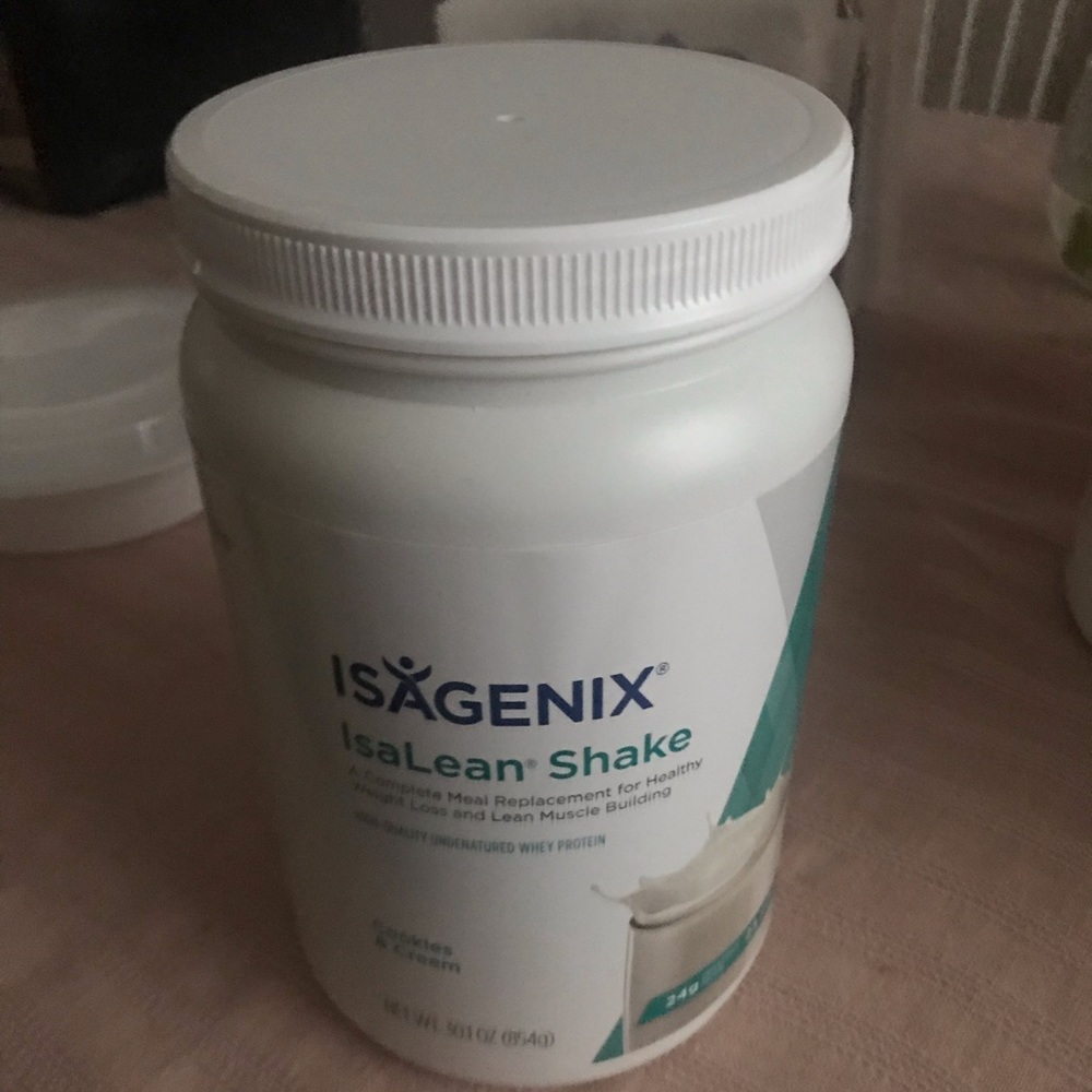 Cookies and cream isagenix isalean shake.